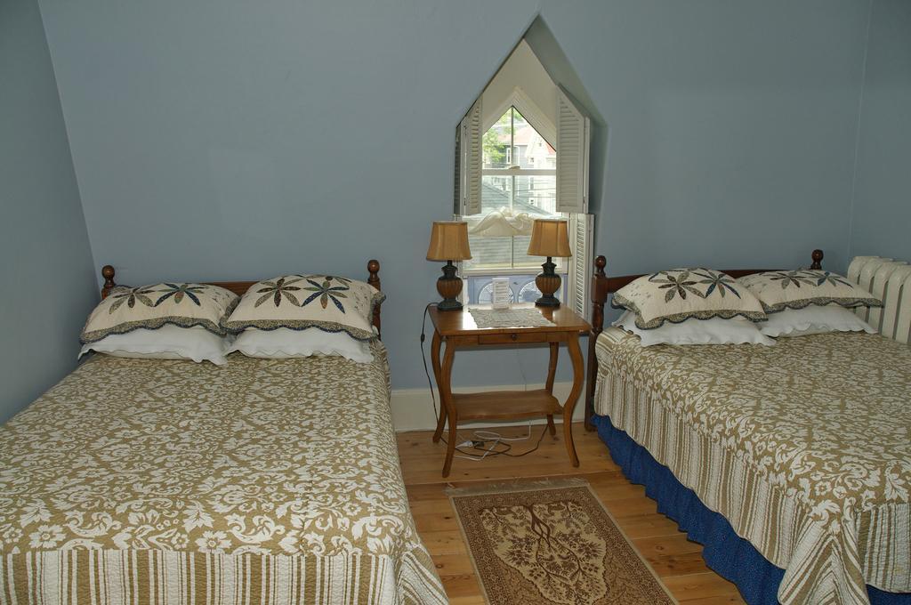 Bluenose Lodge Lunenburg Room photo