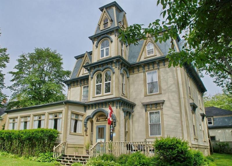 Bluenose Lodge Lunenburg Exterior photo